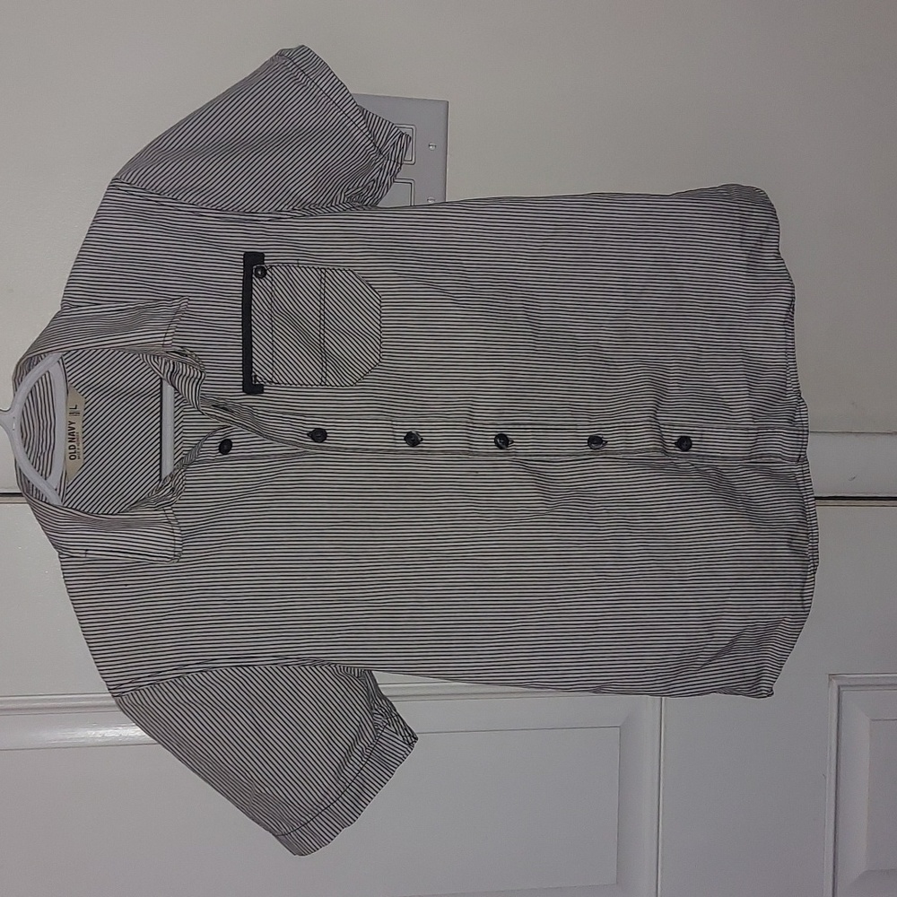 Old Navy Large boys stripped button down short sleeve W/skull accent on pocket